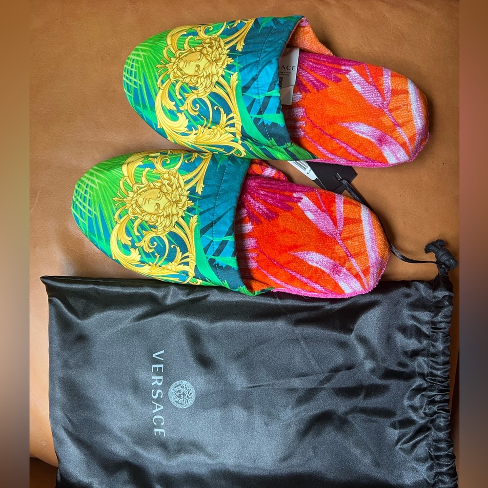 Versace Bath Slippers Size large, new with tags